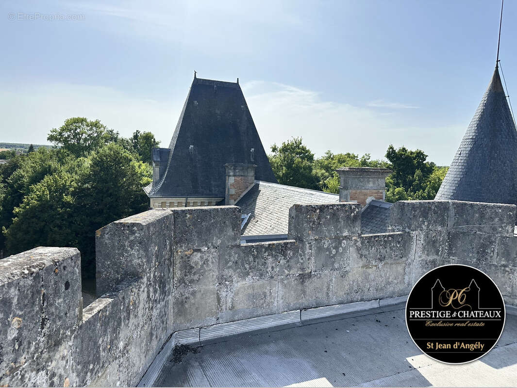 Maison à SAINT-JEAN-D'ANGELY