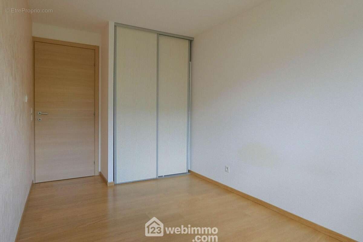 ... Avec un placard - Appartement à UGINE