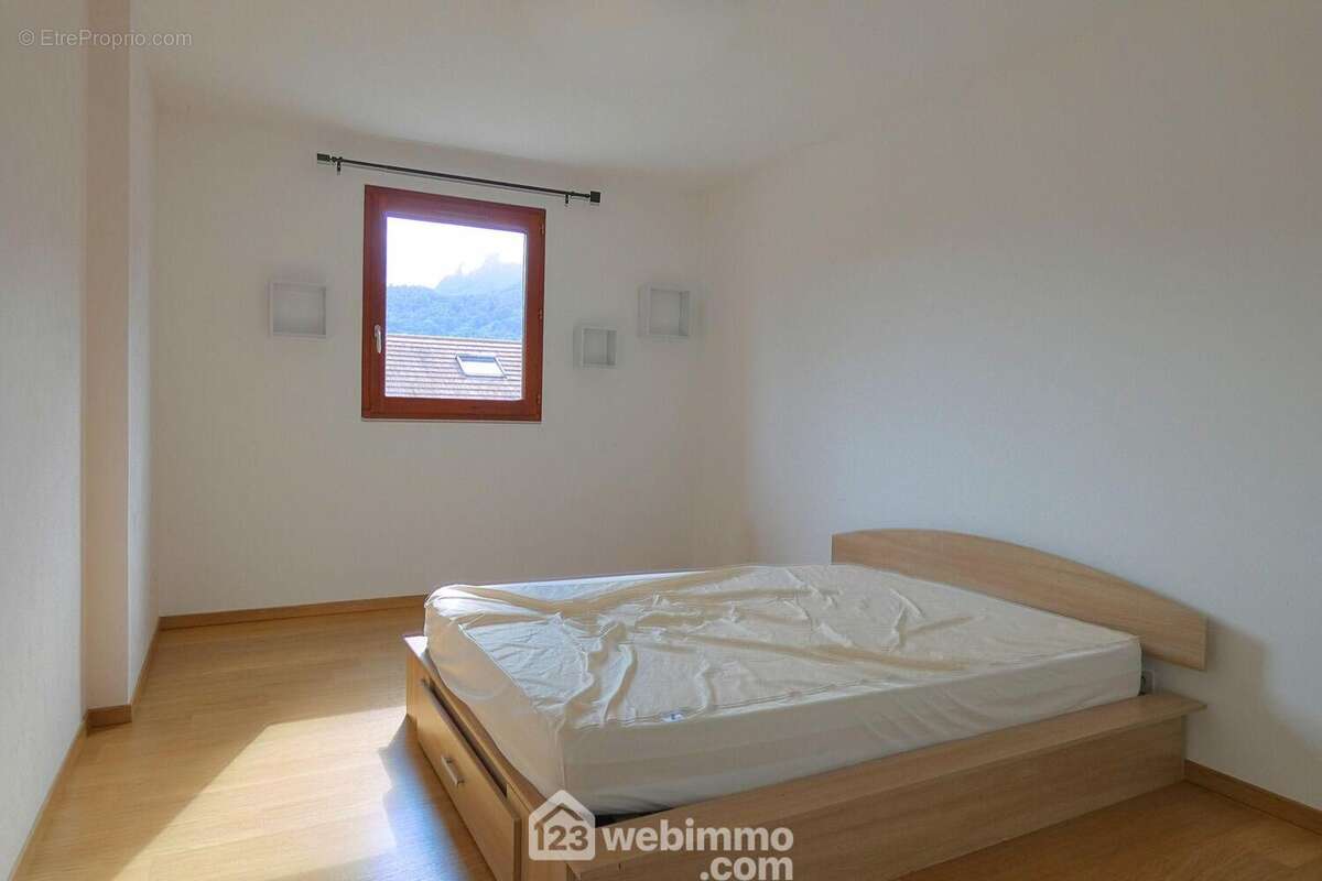 Et une seconde chambre de 15m² ... - Appartement à UGINE