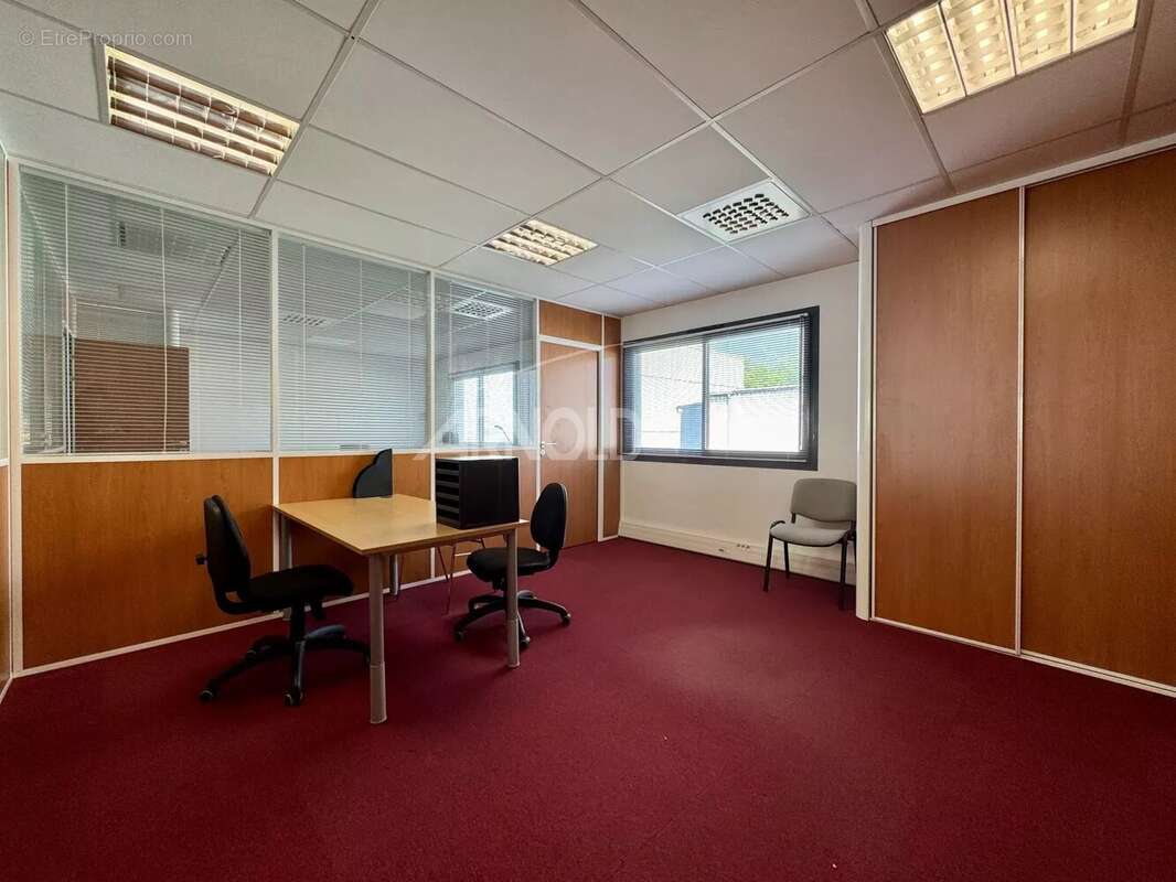 Commerce à BASSE-GOULAINE