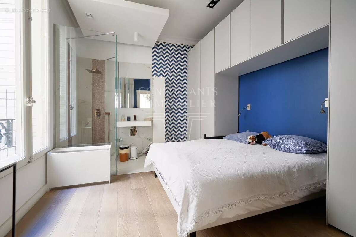 Appartement à PARIS-16E