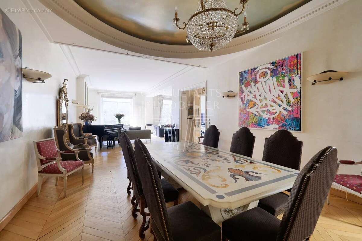 Appartement à PARIS-16E