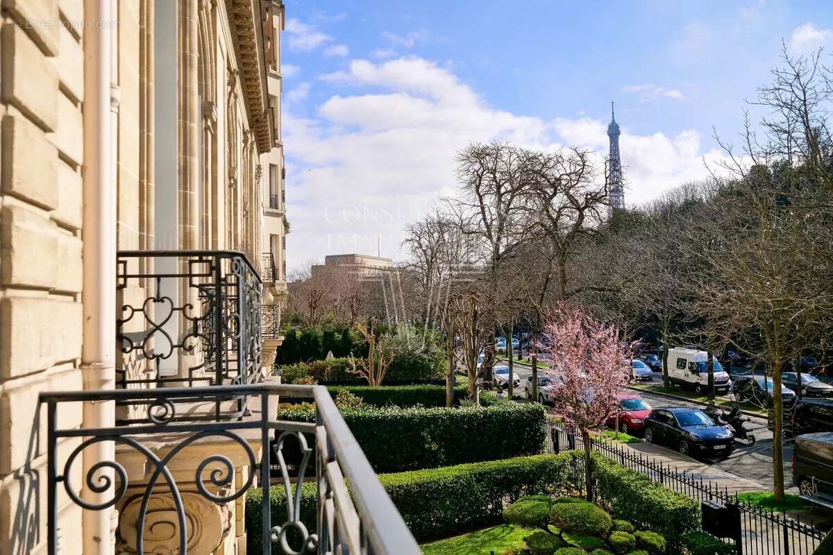 Appartement à PARIS-16E