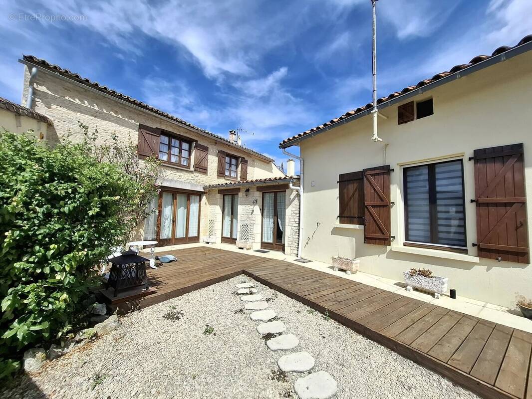 Maison à PAMPROUX
