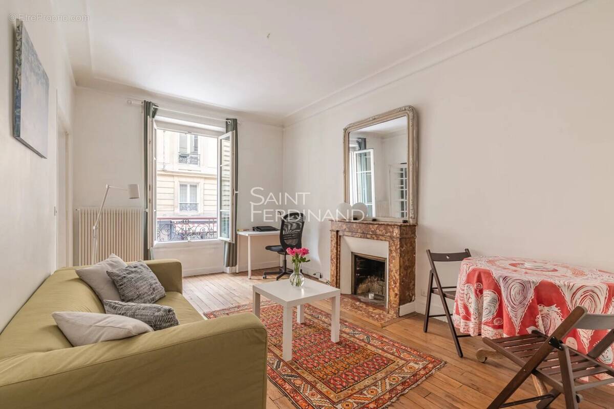 Appartement à PARIS-17E