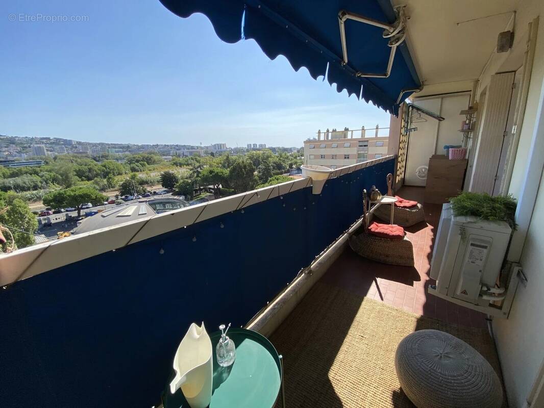 Appartement à SAINT-LAURENT-DU-VAR