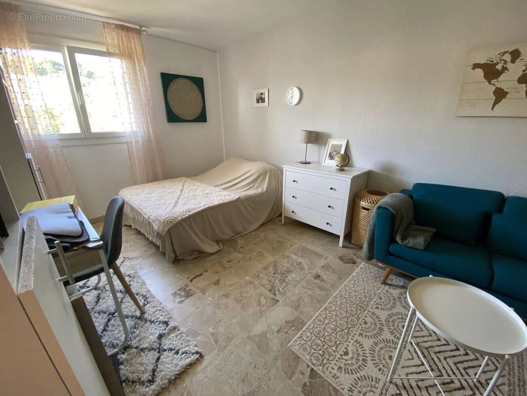 Appartement à SAINT-LAURENT-DU-VAR