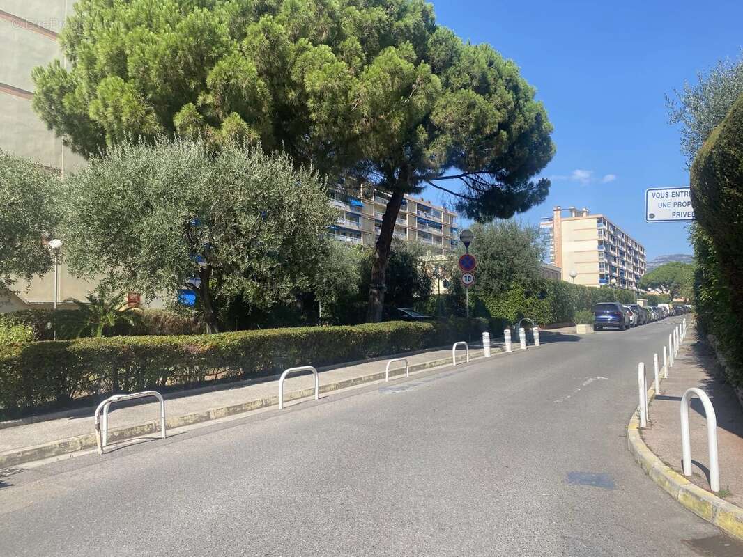 Appartement à SAINT-LAURENT-DU-VAR