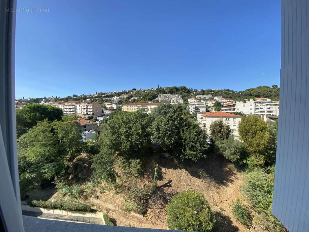 Appartement à SAINT-LAURENT-DU-VAR