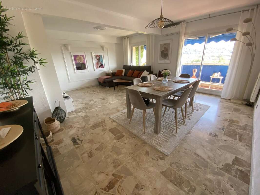 Appartement à SAINT-LAURENT-DU-VAR