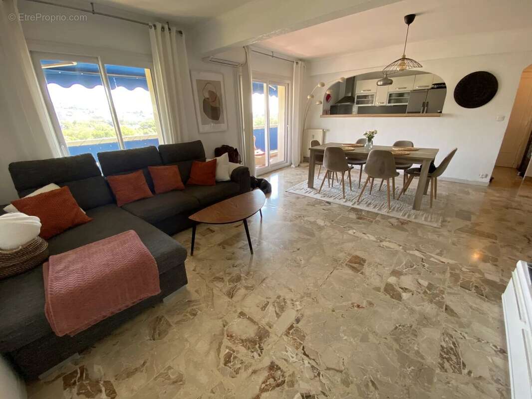 Appartement à SAINT-LAURENT-DU-VAR