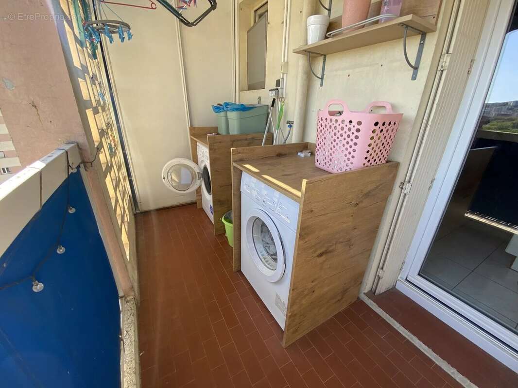 Appartement à SAINT-LAURENT-DU-VAR