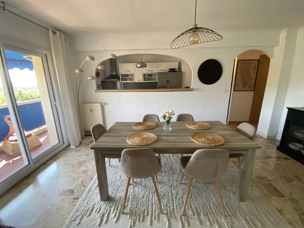 Appartement à SAINT-LAURENT-DU-VAR