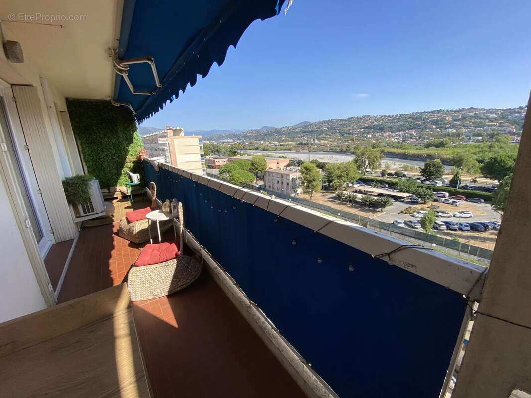 Appartement à SAINT-LAURENT-DU-VAR