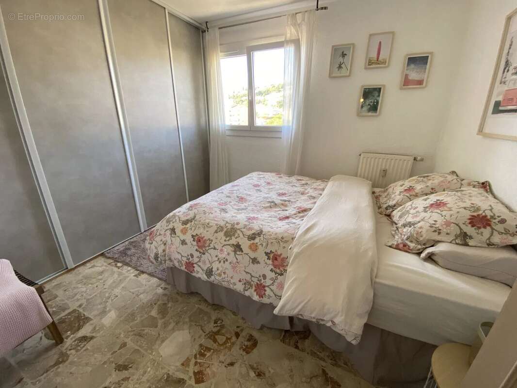 Appartement à SAINT-LAURENT-DU-VAR