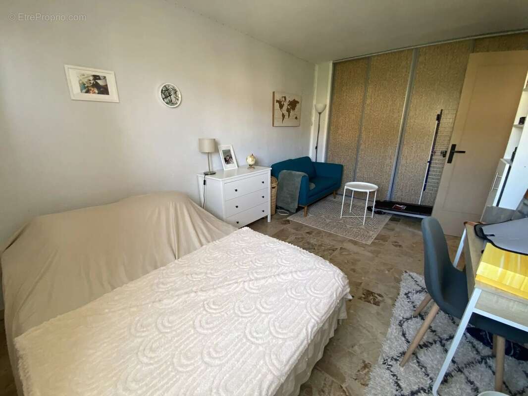 Appartement à SAINT-LAURENT-DU-VAR