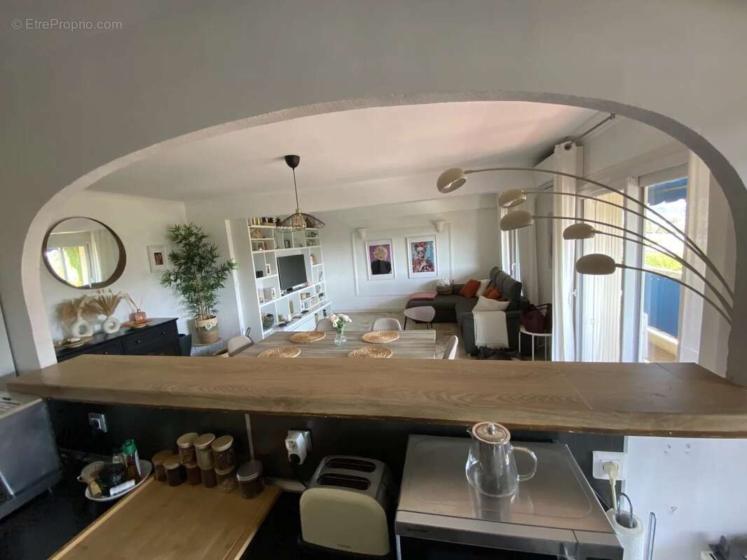 Appartement à SAINT-LAURENT-DU-VAR