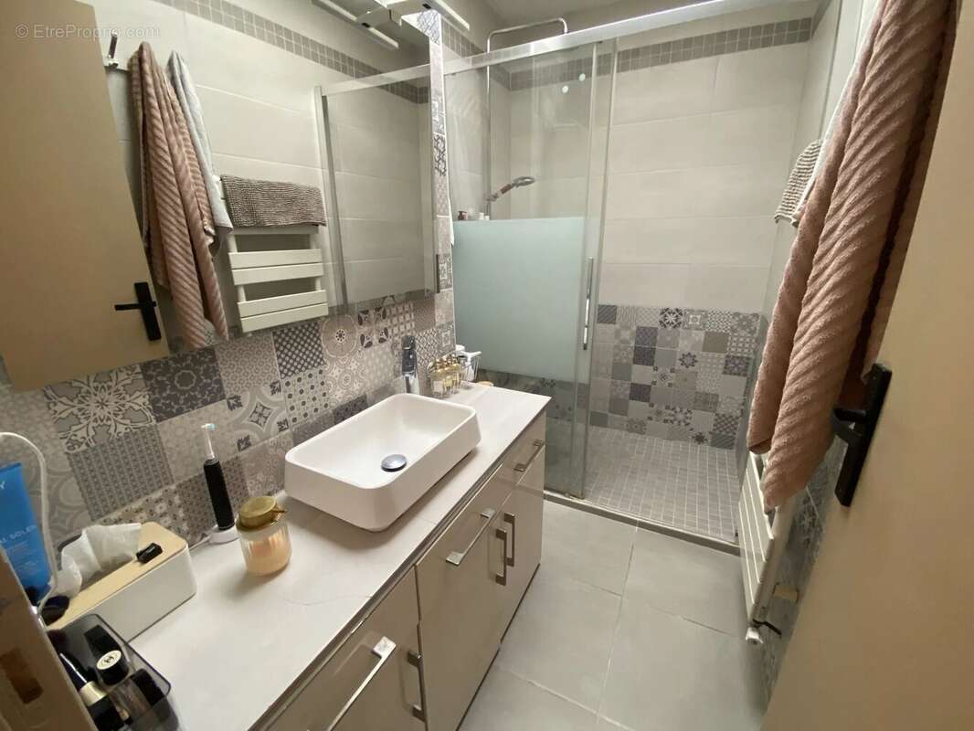 Appartement à SAINT-LAURENT-DU-VAR