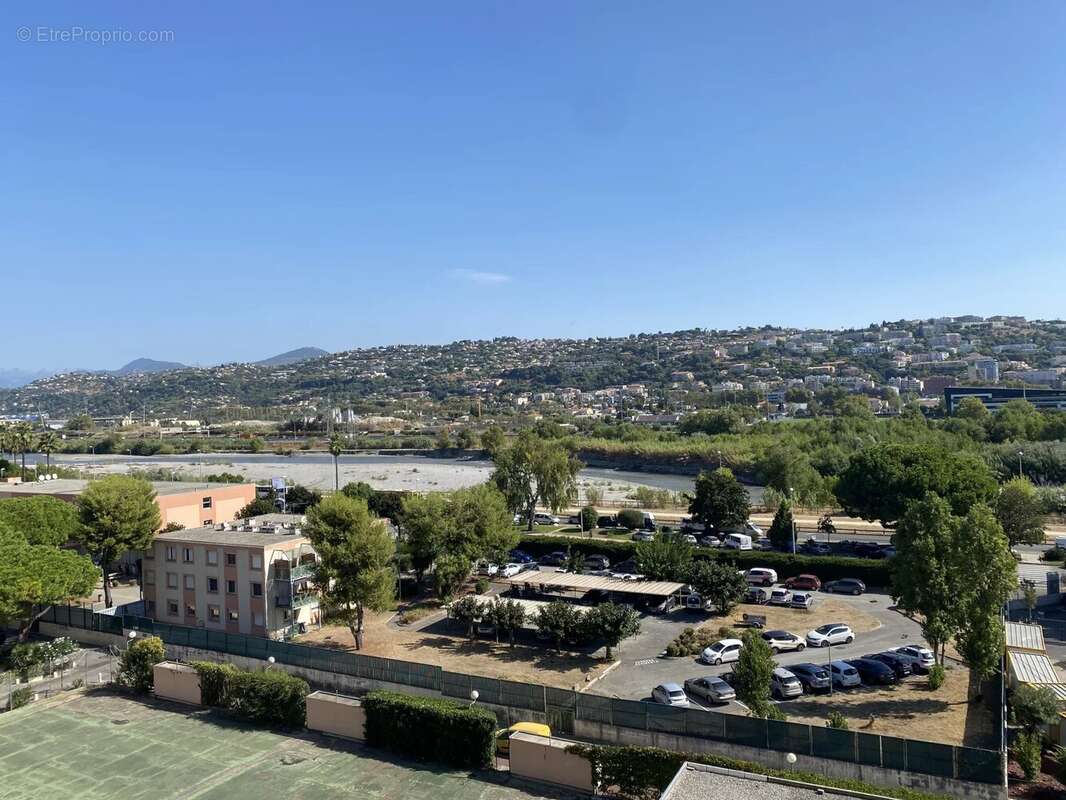 Appartement à SAINT-LAURENT-DU-VAR