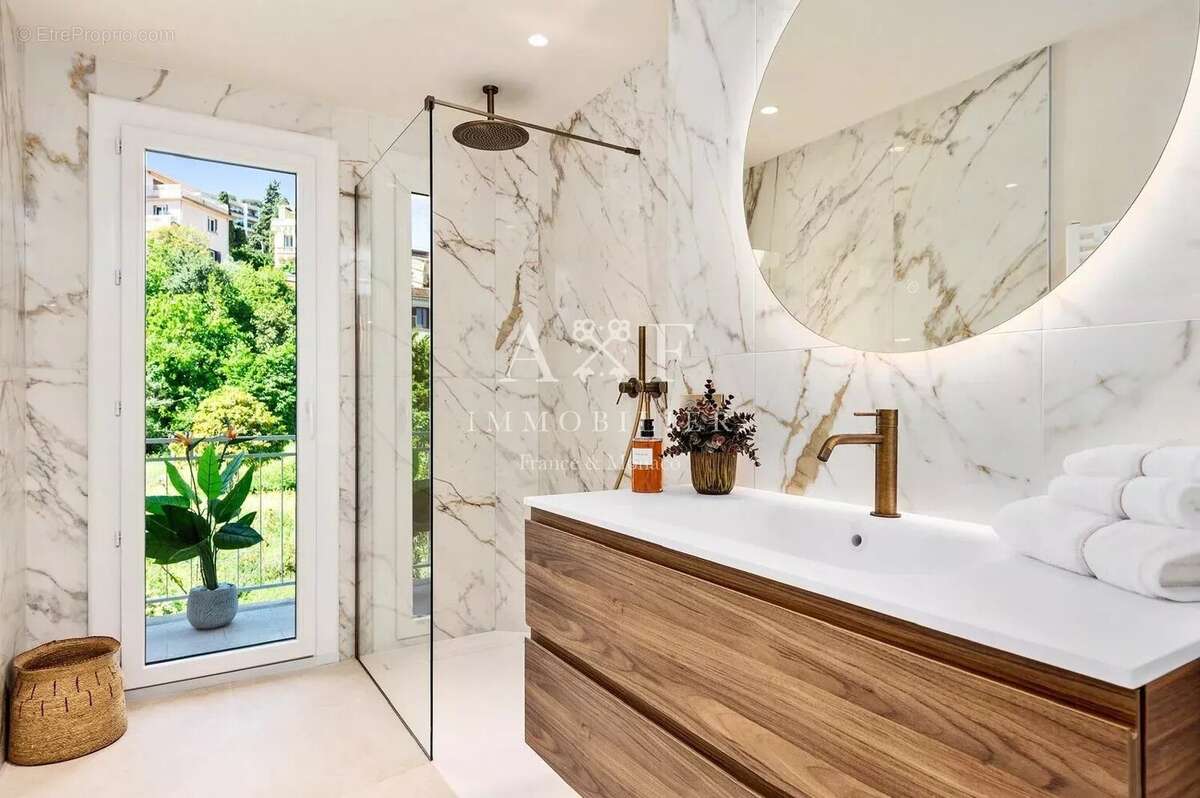 Appartement à ROQUEBRUNE-CAP-MARTIN