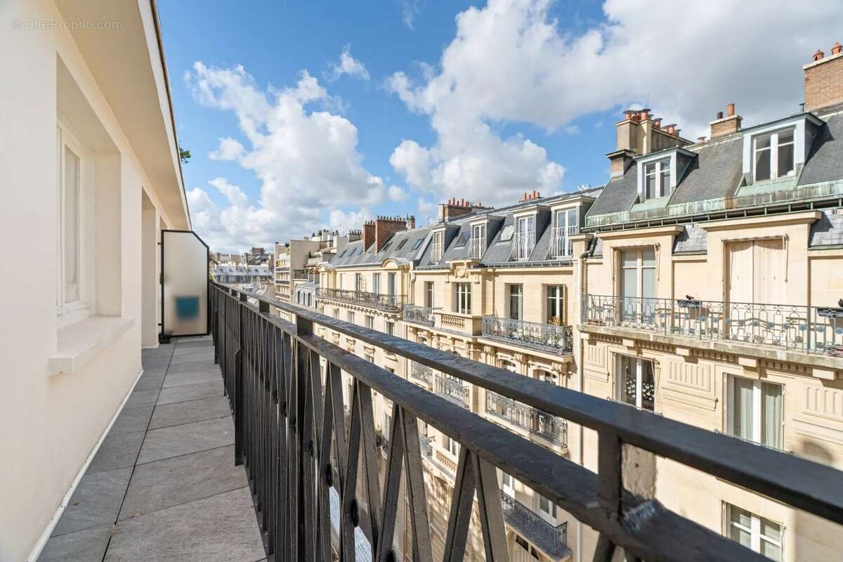 Appartement à PARIS-16E
