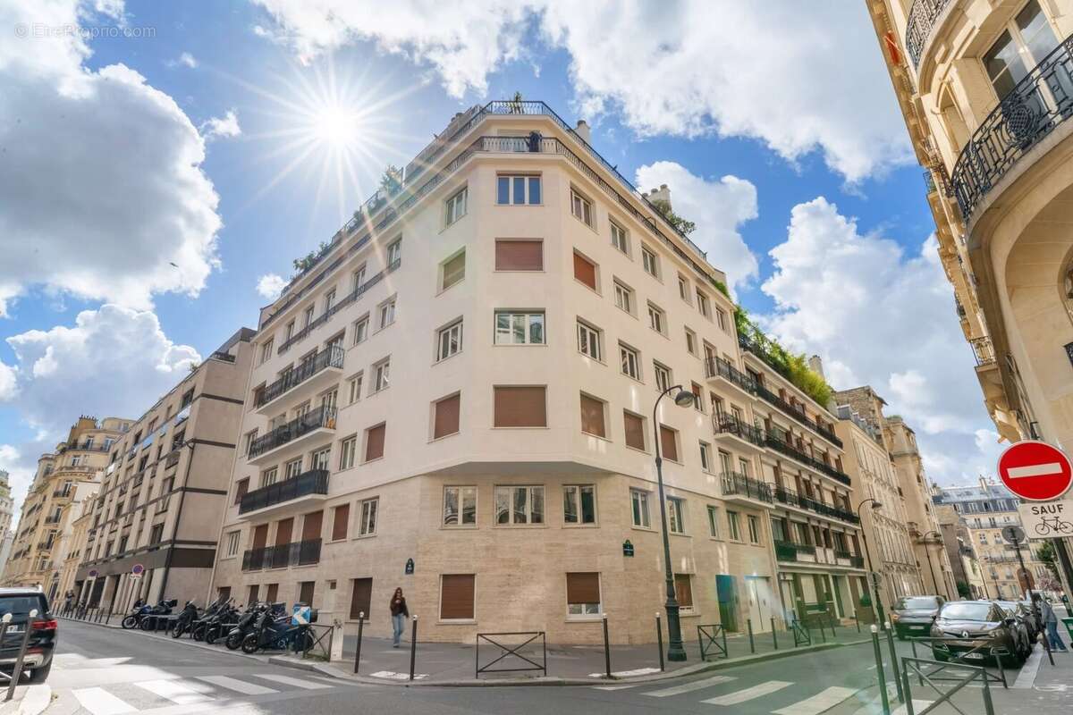Appartement à PARIS-16E