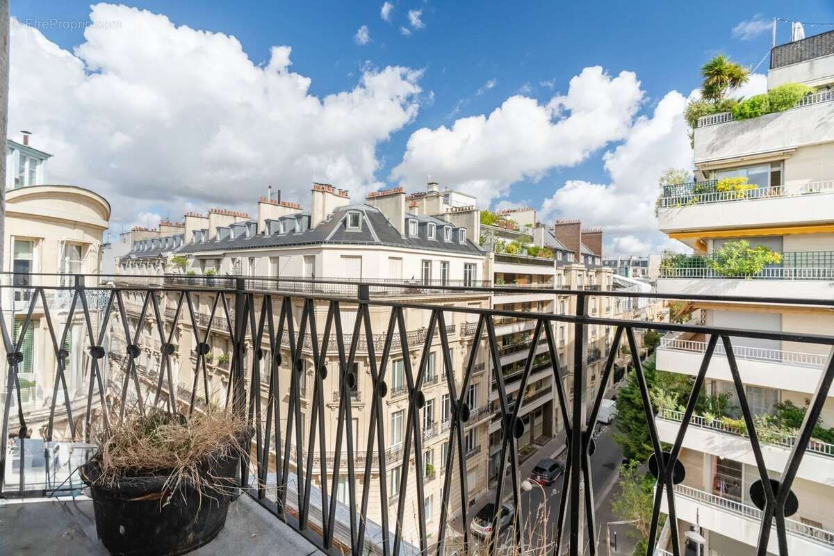 Appartement à PARIS-16E