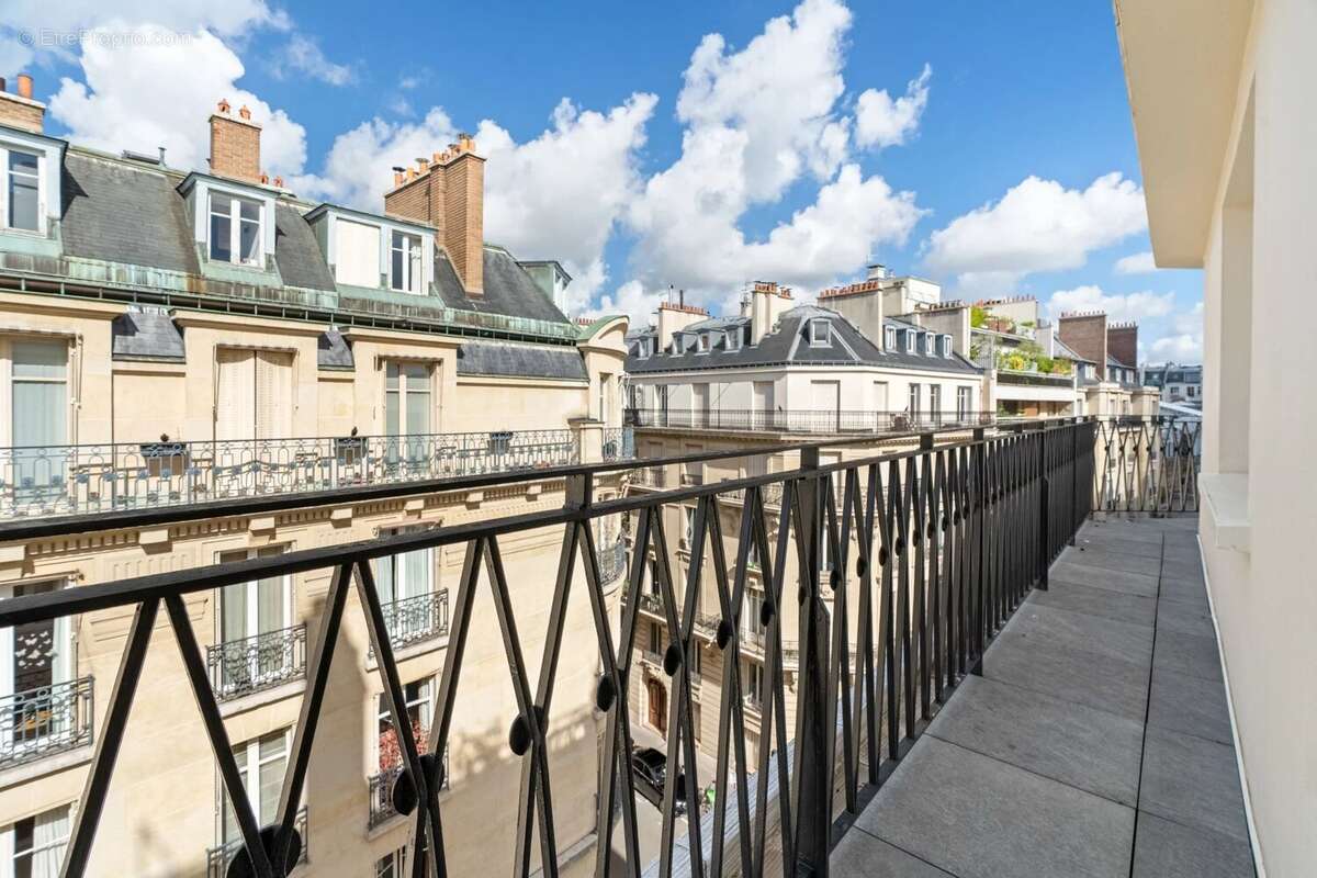 Appartement à PARIS-16E