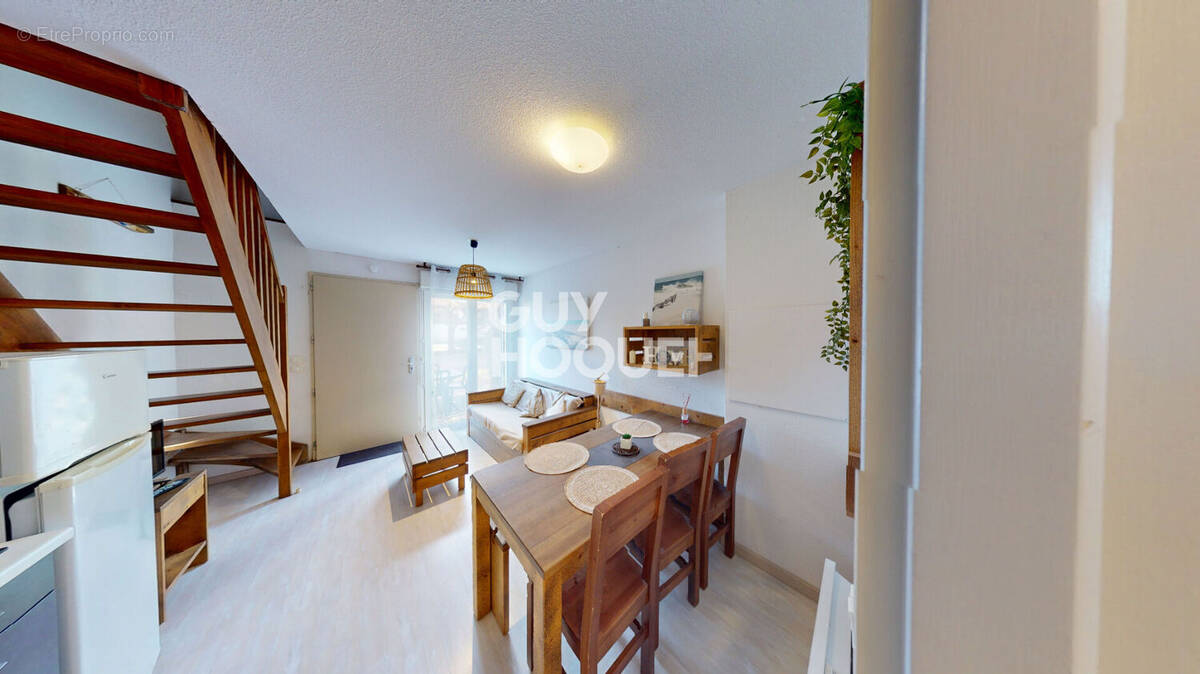 Appartement à AUREILHAN