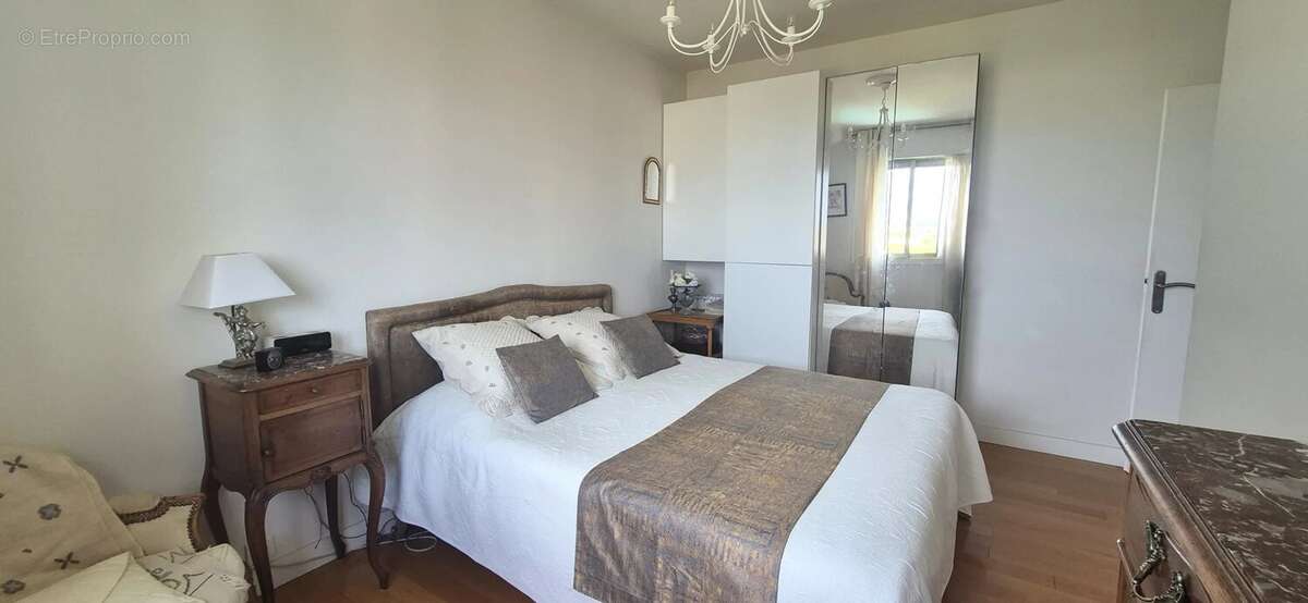 Appartement à SAINT-LAURENT-DU-VAR