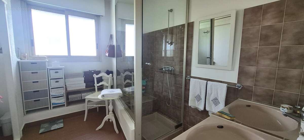 Appartement à SAINT-LAURENT-DU-VAR