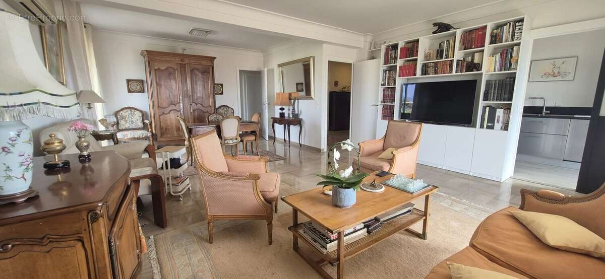 Appartement à SAINT-LAURENT-DU-VAR