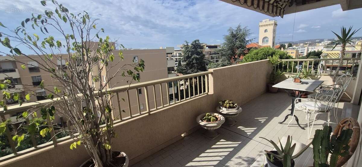 Appartement à SAINT-LAURENT-DU-VAR