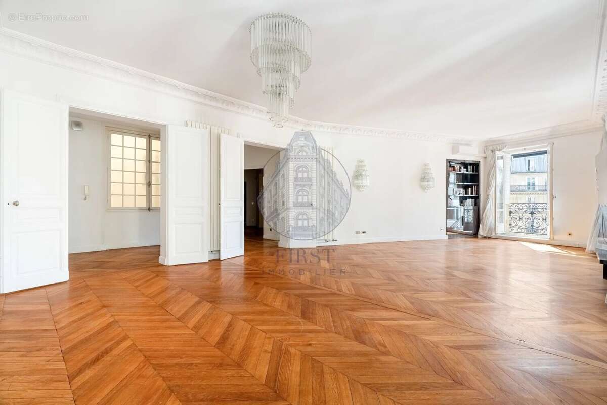 Appartement à PARIS-16E