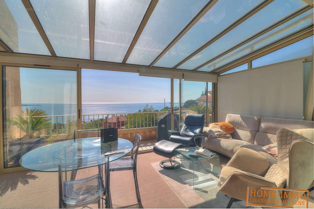 Appartement à VALLAURIS