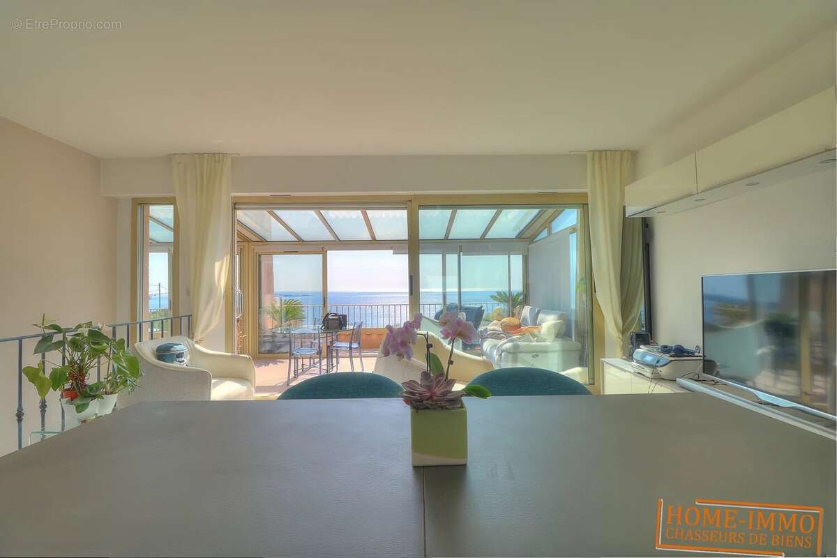 Appartement à VALLAURIS