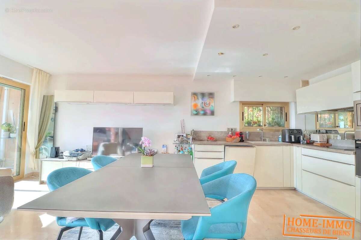 Appartement à VALLAURIS