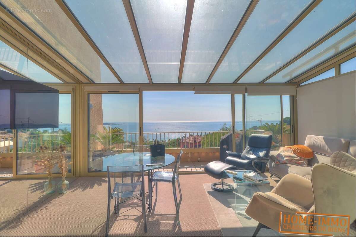 Appartement à VALLAURIS