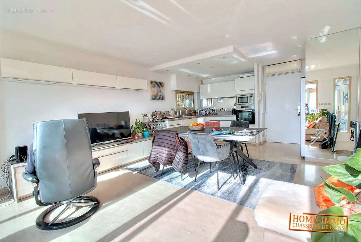 Appartement à VALLAURIS