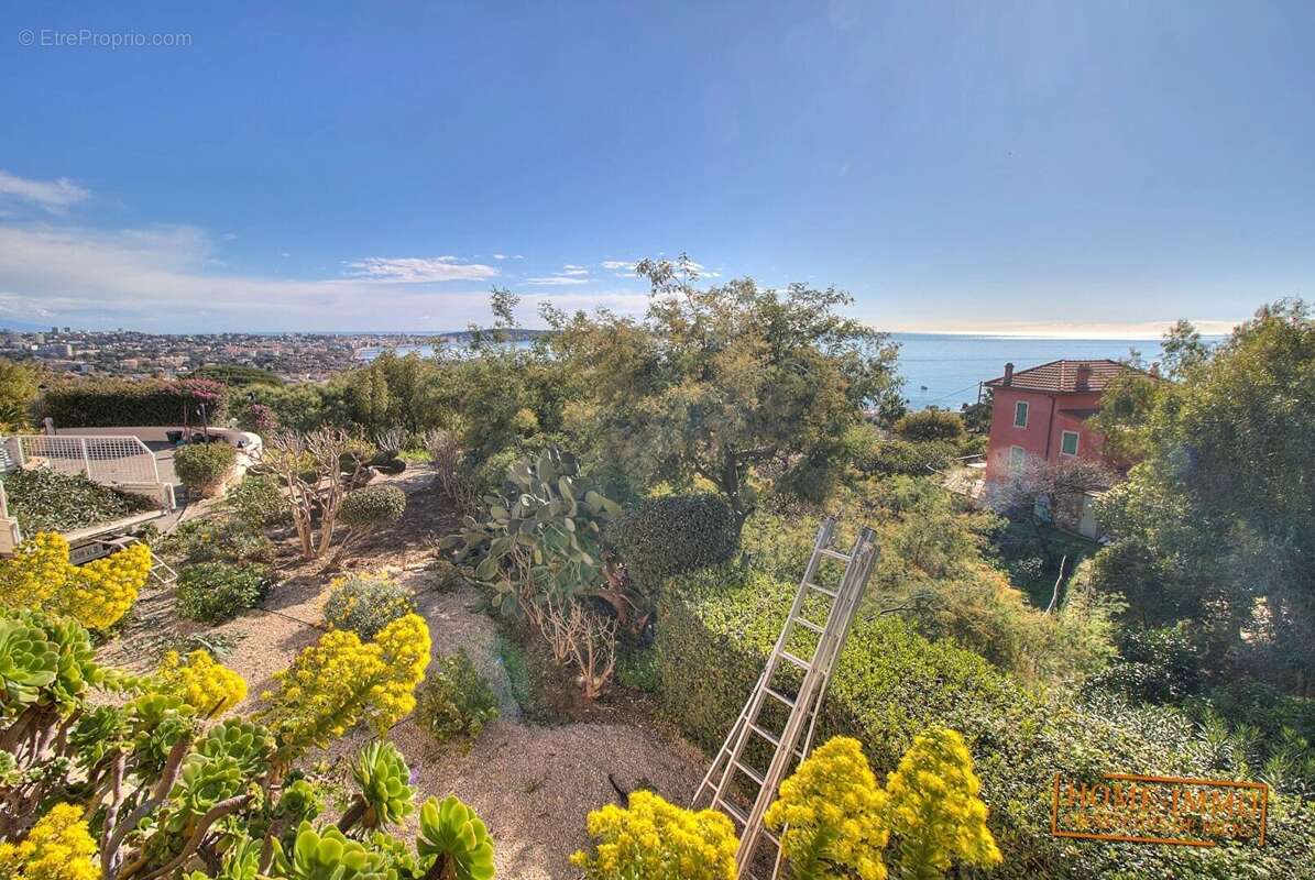 Appartement à VALLAURIS