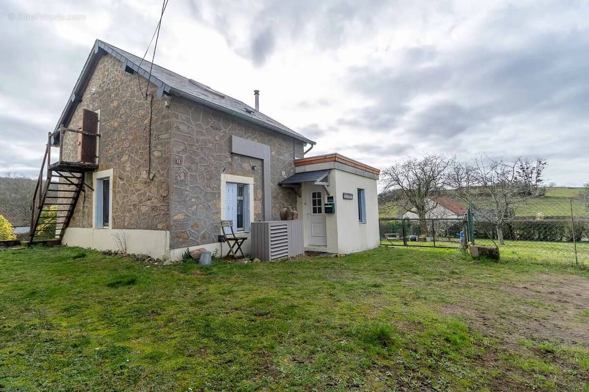 Maison à DUN-SUR-GRANDRY