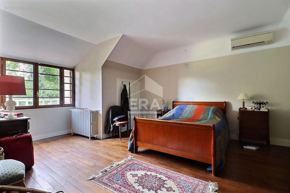 Maison à SAINT-CYR-LA-RIVIERE