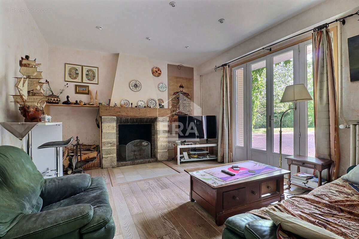 Maison à SAINT-CYR-LA-RIVIERE