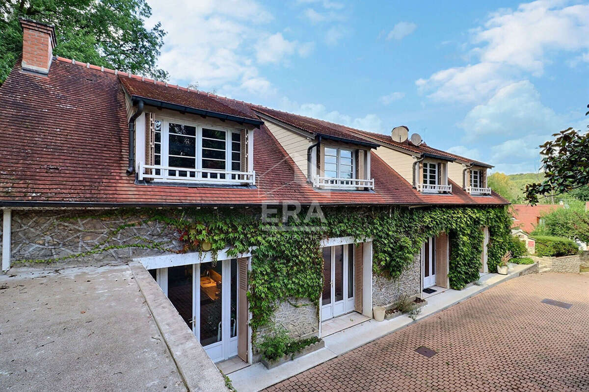 Maison à SAINT-CYR-LA-RIVIERE