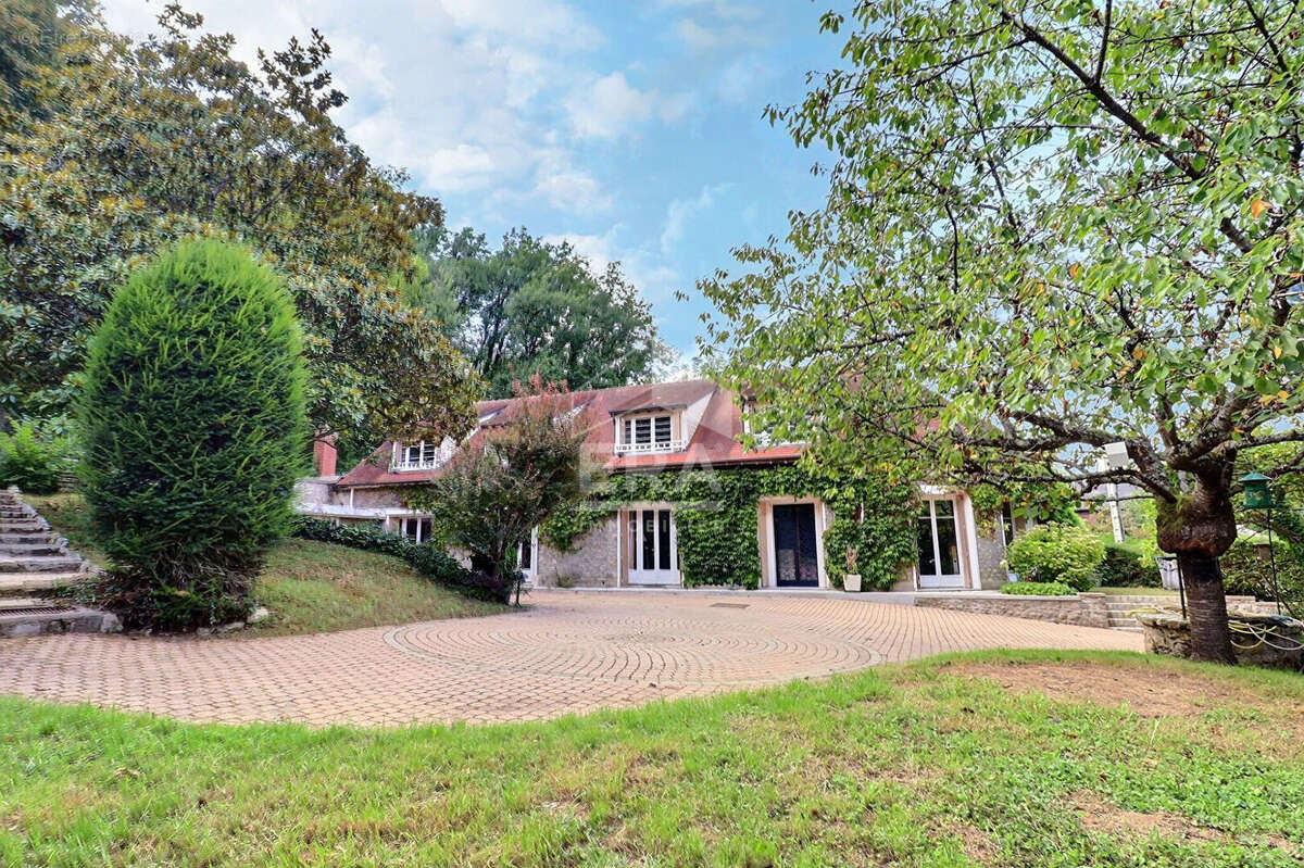 Maison à SAINT-CYR-LA-RIVIERE