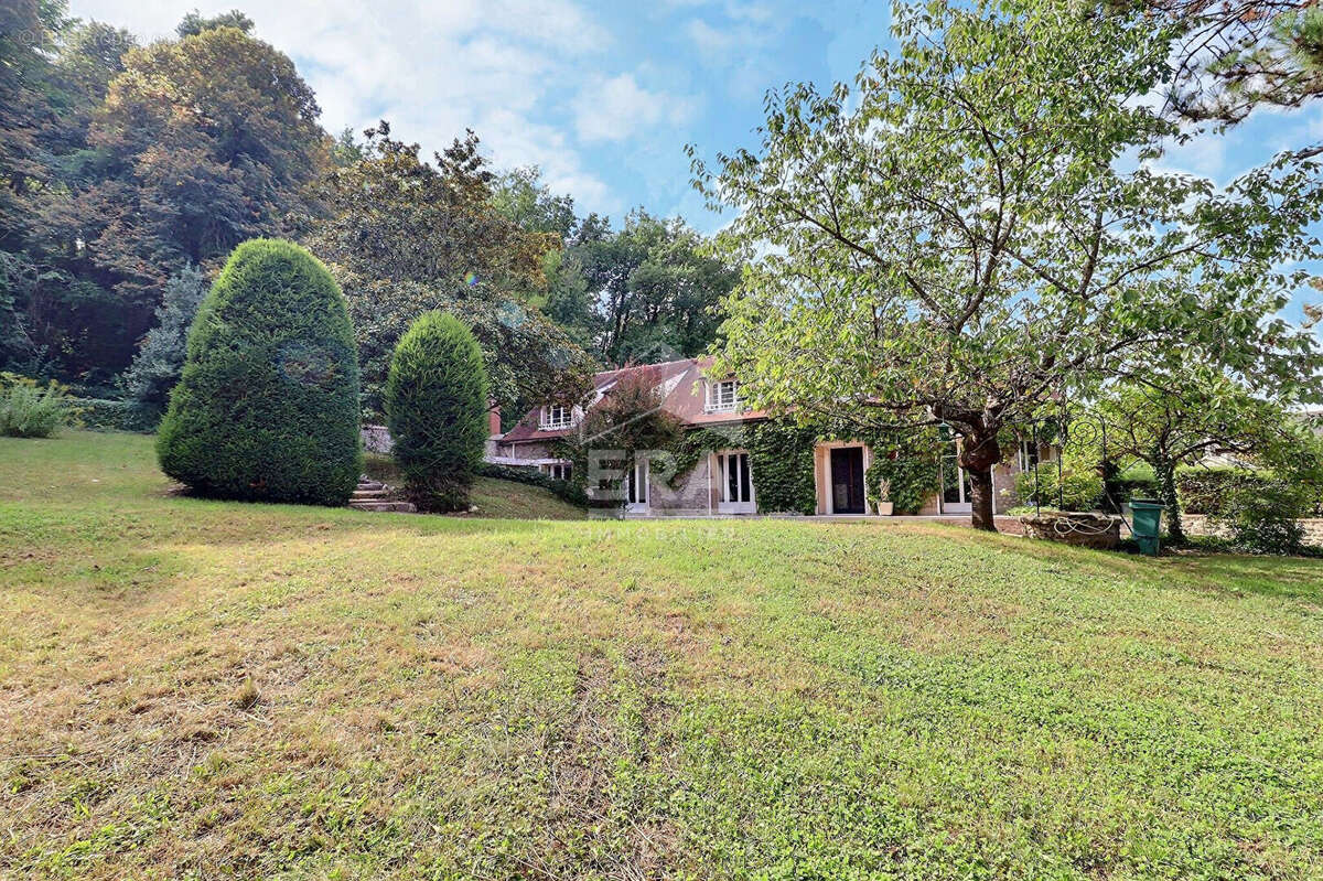 Maison à SAINT-CYR-LA-RIVIERE