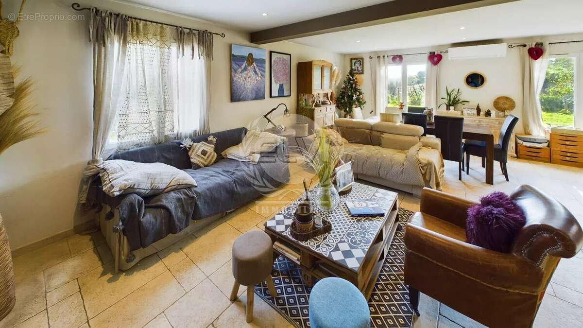 Maison à PLAN-DE-LA-TOUR