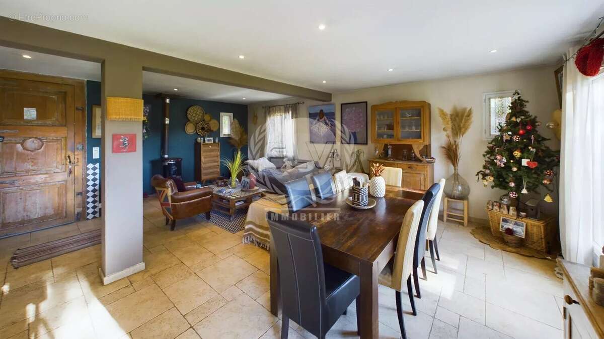 Maison à PLAN-DE-LA-TOUR