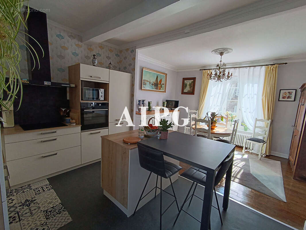 Maison à SAINT-NICOLAS-DU-PELEM