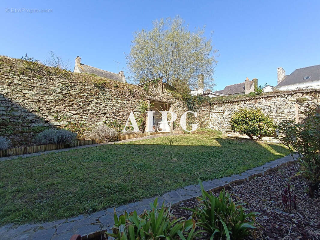 Maison à SAINT-NICOLAS-DU-PELEM